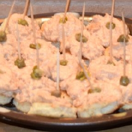 Tonhalkrémes miniszendvics