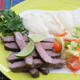 Souvidált marhacomb fehérépa pürével és salátával