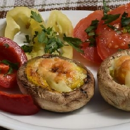 Sajtos tojással töltött gomba