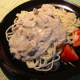 Csirkemell kakukkfüves mártásban 