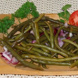 Zöldbab saláta, hagymával