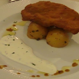 Rántott sertésborda sajtmártással