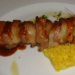 Csirkesaslik sárga rizzsel