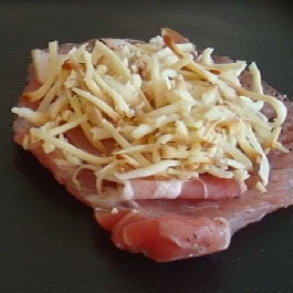 Sertésjava baconnal és sajttal