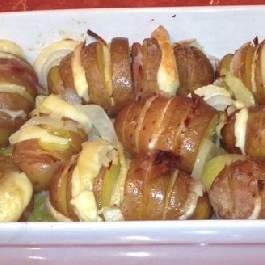 Hagymával-baconnal-sajttal töltött burgonya